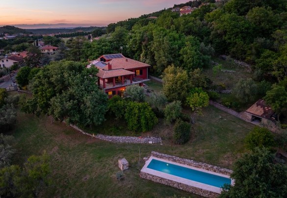 La proprietà nei bagliori del tramonto – Villa il Ritiro