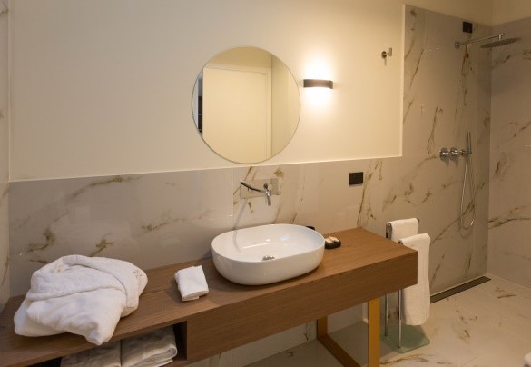 Bagno ensuite con doccia n. 5 - Villa Ingrid
