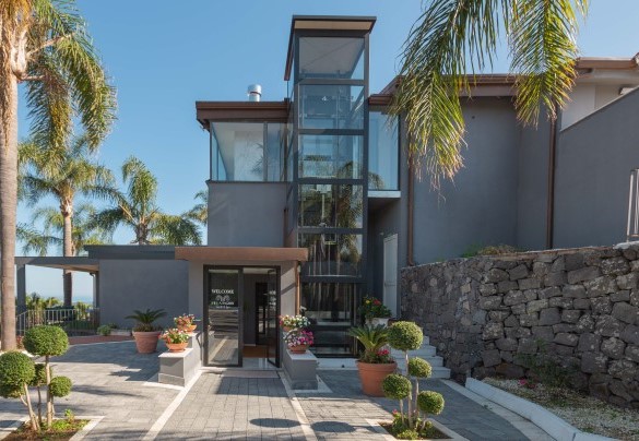 Ingresso principale con ascensore - Villa Ingrid