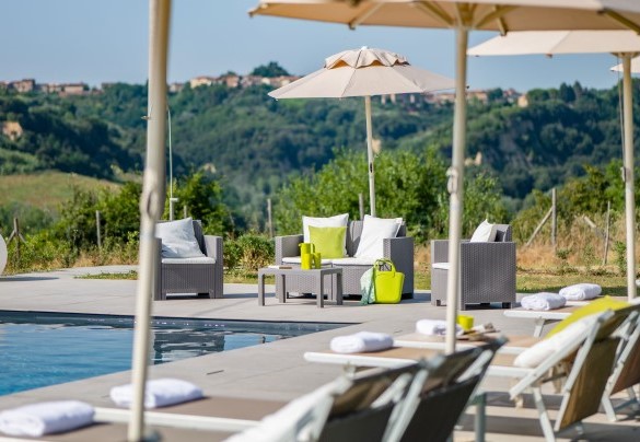 The swimming pool surrounded by the equipped pool terrace - Villa Iole