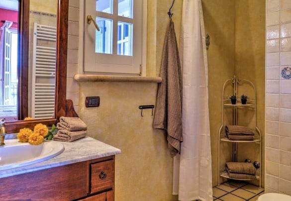 Bagno con doccia n.2 - Villa Ipazia