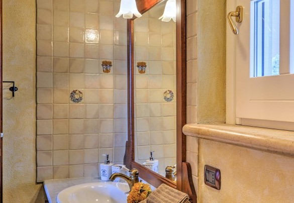 Bagno con doccia n.1 – Villa Ipazia 