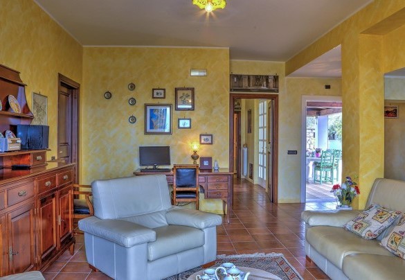 Open space con salotto – Villa Ipazia 