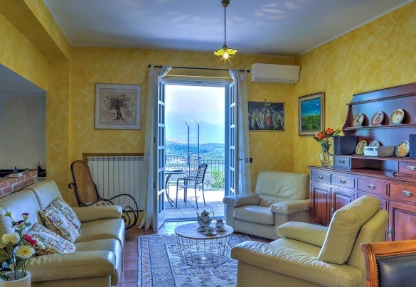 Open space con salotto – Villa Ipazia 