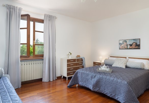 Camera matrimoniale (con letto aggiunto a richiesta) al primo piano - Villa Irene     