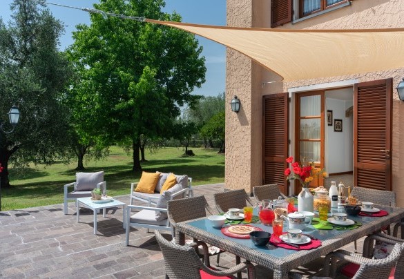 La zona pranzo collegata comodamente con l'ingresso della villa - Villa Irene 