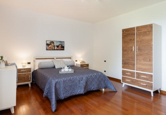 Camera matrimoniale (con letto aggiunto a richiesta) al primo piano - Villa Irene     