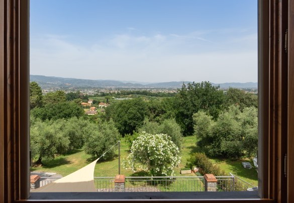 Scorcio panoramico dal primo piano verso il giardino - Villa Irene  