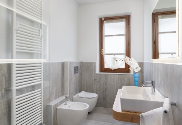 Bagno con doccia al piano terra - Villa Irene     