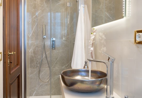 Bathroom with shower n.4 at the service of rooms n.2 and n.3 - Villa Irma