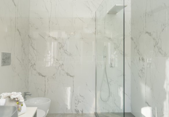 Bathroom with shower n.2 en-suite to bedroom n.2 - Villa Irma