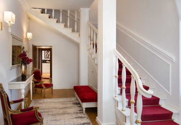 Entrance with the staircase that connects the three floors - Villa Irma