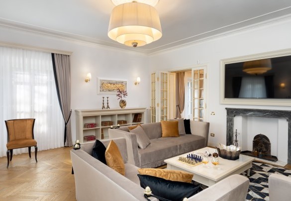 The living room with Smart TV, Sat and ornamental fireplace - Villa Irma