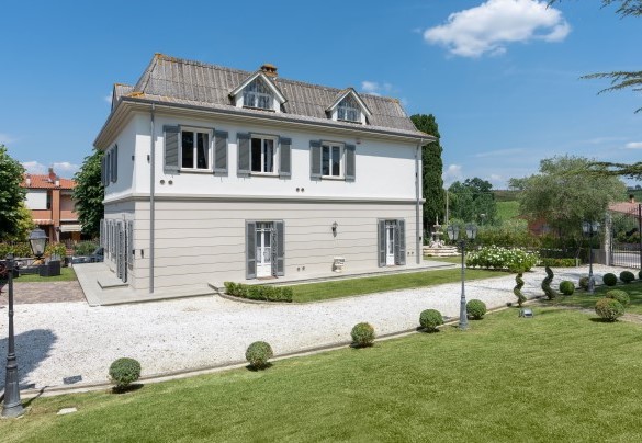 The automatic driveway gate - Villa Irma