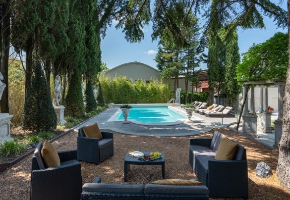 The large larches and cypresses shade the pool area and the lounge - Villa Irma