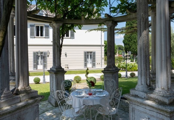 The romantic stone and wisteria gazebo next to the pool - Villa Irma