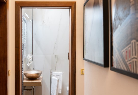Service bathroom in the hallway on the ground floor - Villa Irma