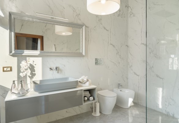 Bathroom with shower n.2 en-suite to bedroom n.2 - Villa Irma