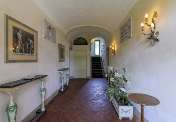The main entrance with stairs to the first floor - Villa Iside  