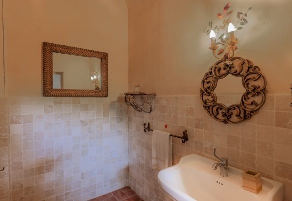 Guest bathroom on the ground floor - Villa Iside  