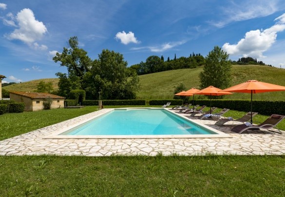 The swimming pool is located in a panoramic position on a higher level than the house - Villa Iside