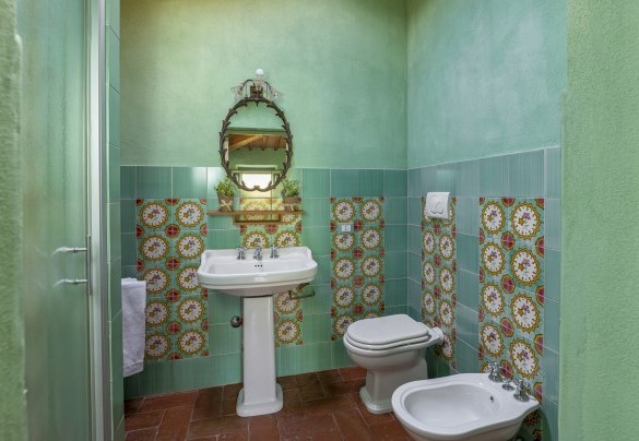 En suite bathroom with shower n.4 on the first floor - Villa Iside   