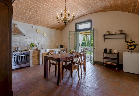 From the kitchen there is direct access to the external pergola - Villa Iside