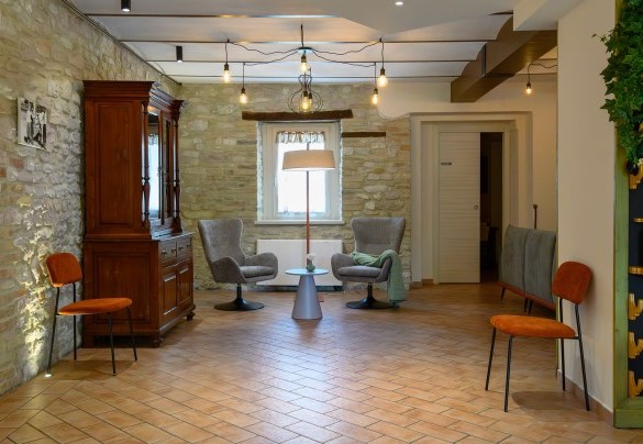 Reading corner with armchairs and antique sideboard - Villa Isola