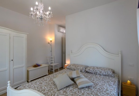 Double bedroom No. 4 (Apartment 2) - Villa Isola