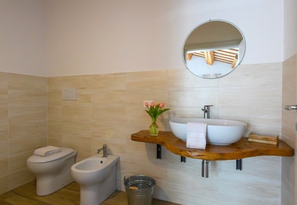 Guest bathroom in the annex - Villa Isola