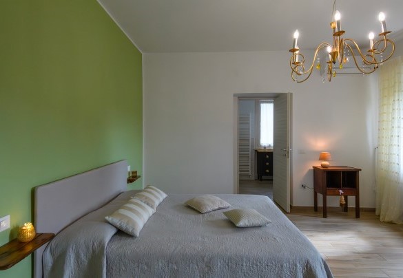 Double bedroom No. 1 with en-suite bathroom - Villa Isola