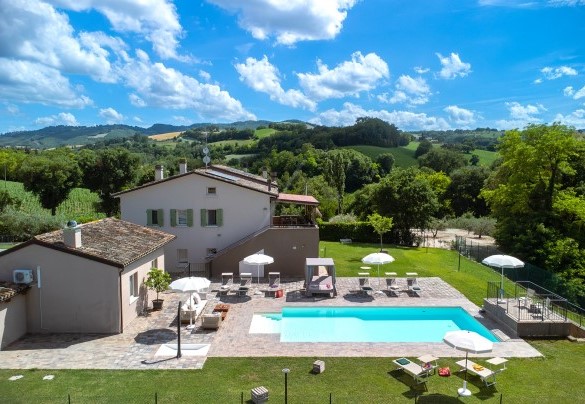 View of the villa nestled in the rolling countryside - Villa Isola