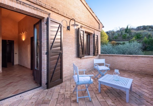 Double bedroom n. 3 with private terrace on the first floor – Villa Isotta