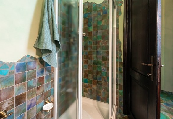 Bathroom with shower n. 5 – Villa Isotta