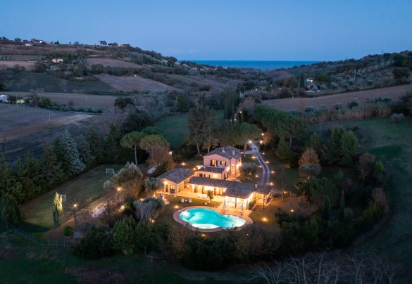 Panoramic view of the villa – Villa Isotta