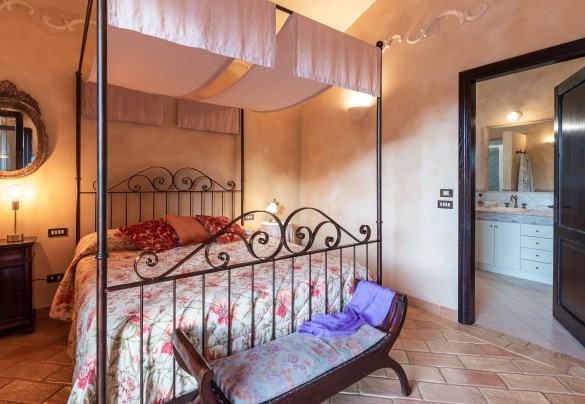 Double bedroom n. 3 with private terrace on the first floor – Villa Isotta