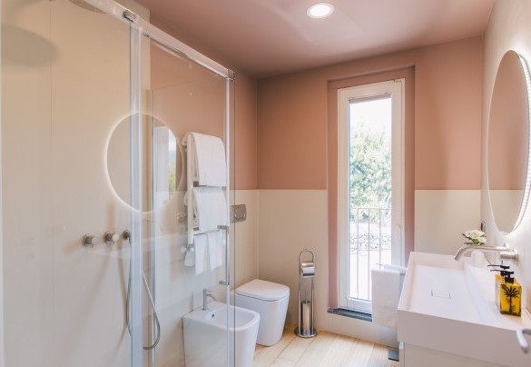 Il moderno bagno con doccia - Villa Kimia