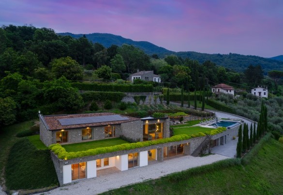 E al calar della sera una romantica atmosfera avvolge la villa e tutti i suoi spazi - Villa Krisztina