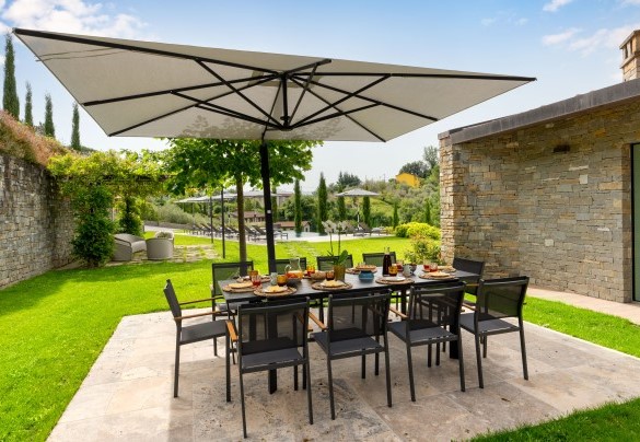 La zona pranzo esterna é attigua alla cucina - Villa Krisztina