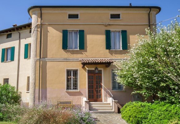 Vista frontale dell'accesso alla Villa - Villa l'Oleandra