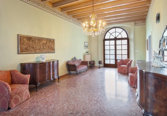 Salone di congiungimento tra le due Ale della casa - Villa l'Oleandra