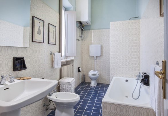 Bagno Ala Destra - 1 piano - Villa l'Oleandra