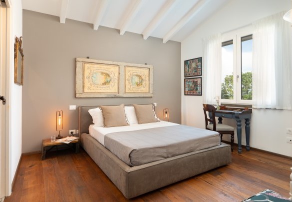 Double bedroom no. 1 with ensuite bathroom - Villa La Casina