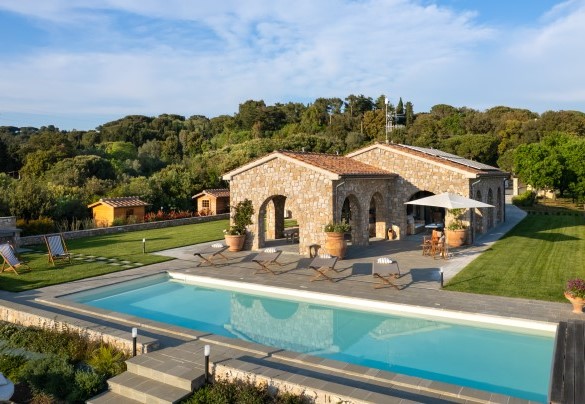 The 12x4 meter swimming pool adjacent to the villa - Villa La Casina