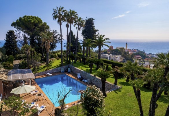 The southern part of the park overlooks the sea - Villa La Cicaliera