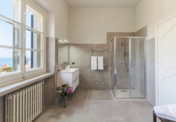 Bathroom with shower and bathtub no3 on the second floor - Villa La Cicaliera
