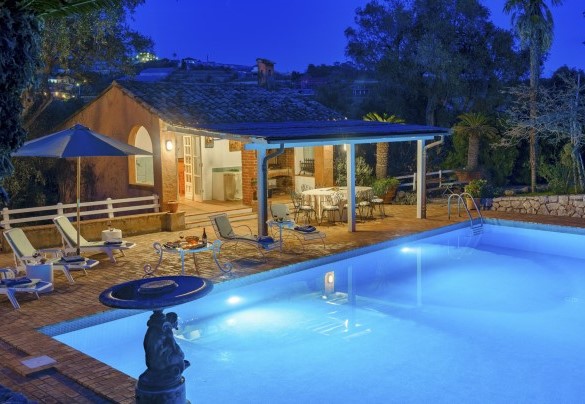The pool has both indoor and outdoor lighting - Villa La Cicaliera