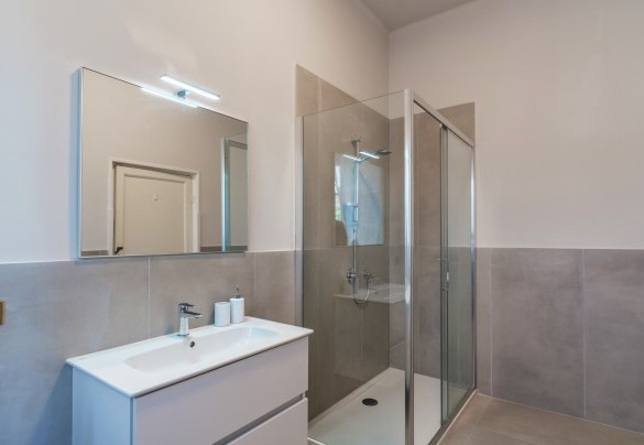 En-suite bathroom with shower no.1 on the ground floor - Villa La Cicaliera