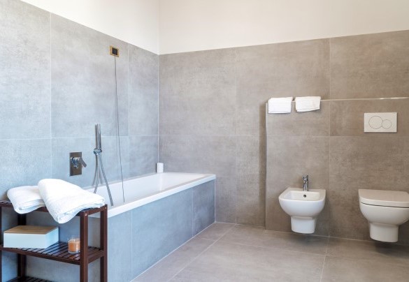Bathroom with shower and bathtub no3 on the second floor - Villa La Cicaliera