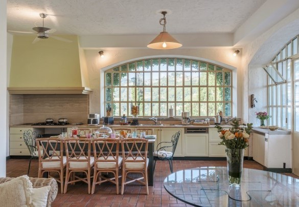 The large equipped kitchen  - Villa La Cicaliera